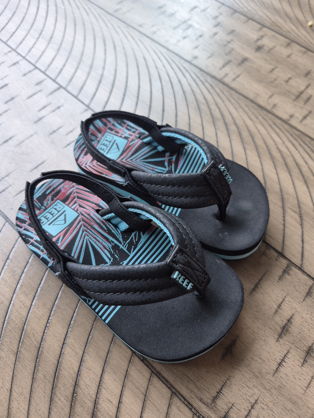 Reef Kids Black & Teal Palm-Print Flip Flops with Coral Accents
